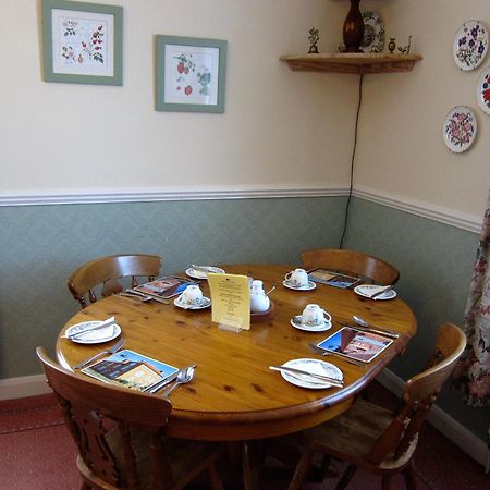 Black Swan Guest House Marton  Extérieur photo