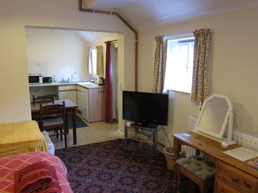 Black Swan Guest House Marton  Extérieur photo